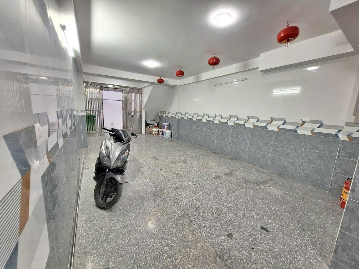 Bán tòa CCMN Tân Mai 90m x 8 tầng thang máy, Doanh thu trên 1 Tỷ/ năm. Ô tô kinh doanh DT. Giá hơn 21 tỷ